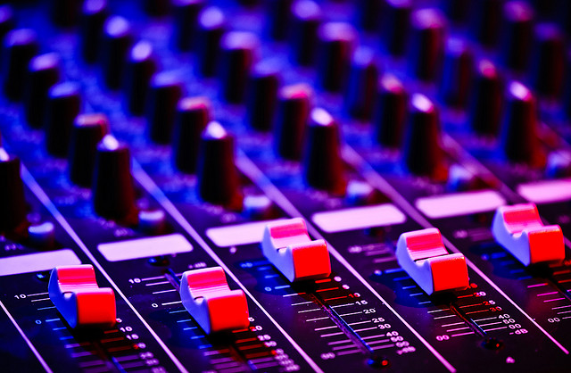 Sound mixing desk